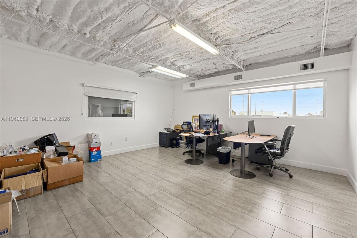 Home Office, Interior