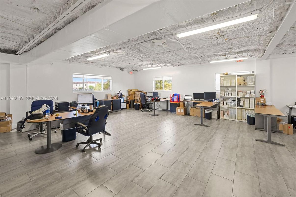 Home Office, Interior