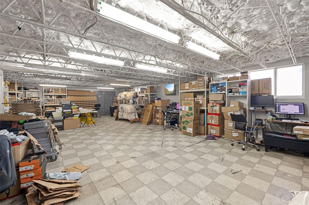 Home Office, Interior