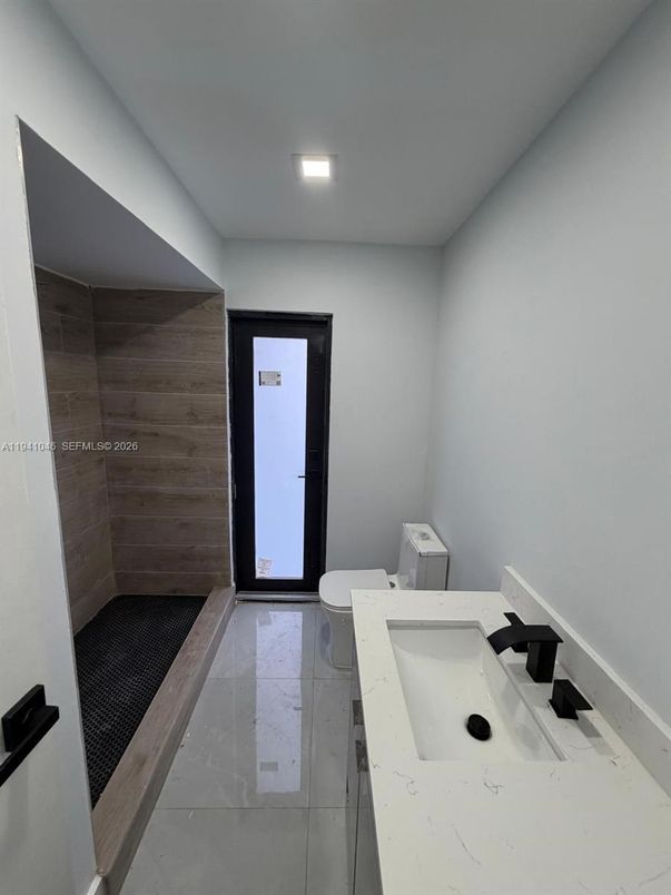 Bathroom, Interior, Recessed Lighting