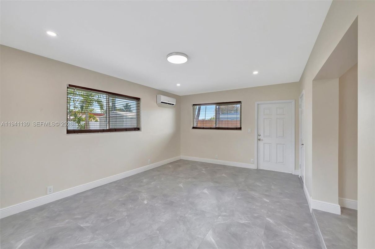 Empty room, Interior, Recessed Lighting