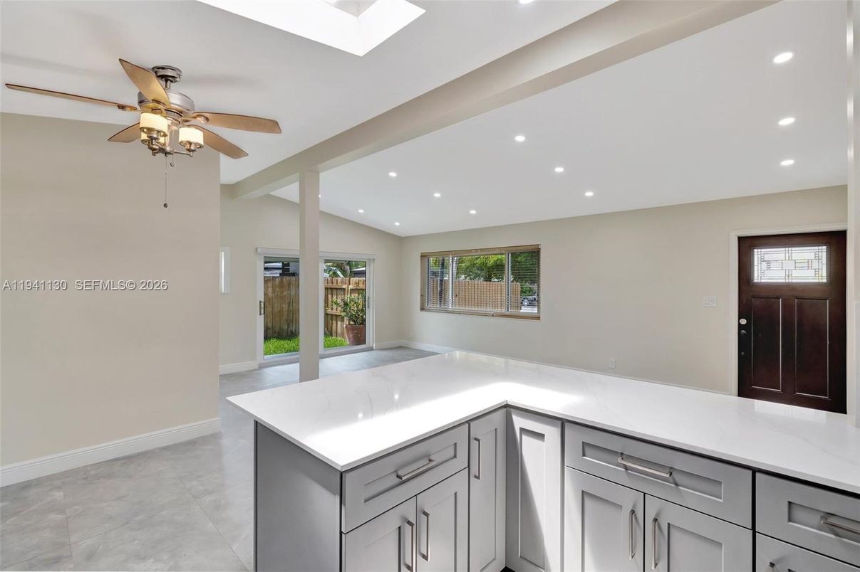 Empty room, Interior, Kitchen, Recessed Lighting