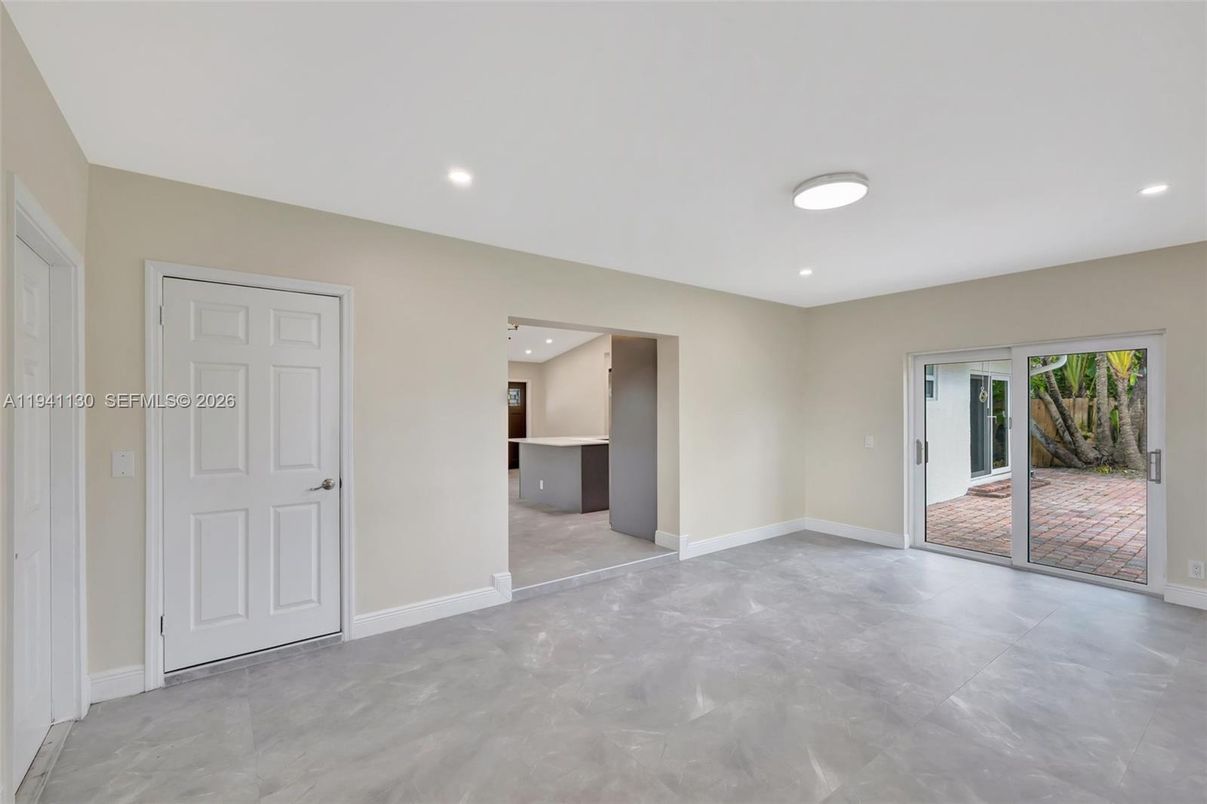 Empty room, Interior, Recessed Lighting