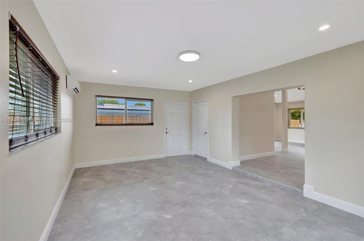 Empty room, Interior, Recessed Lighting