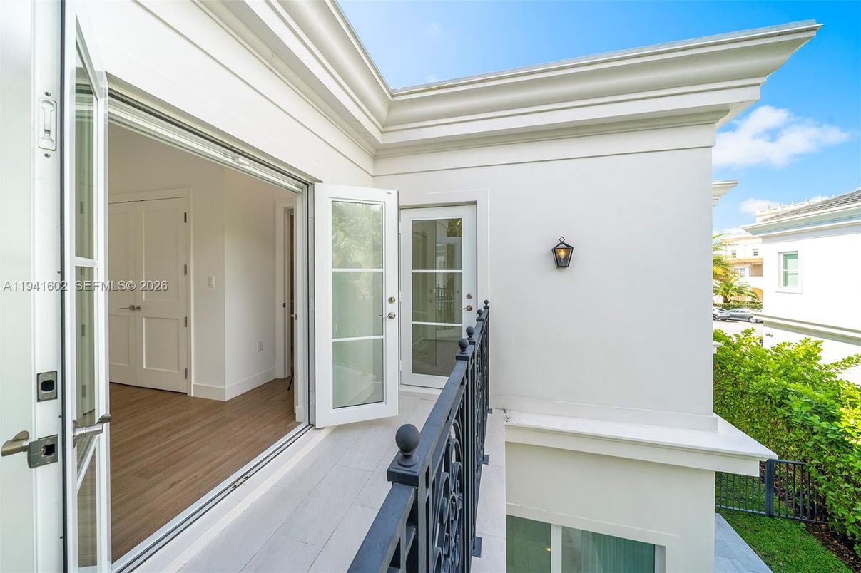 Exterior, Wood Texture Flooring