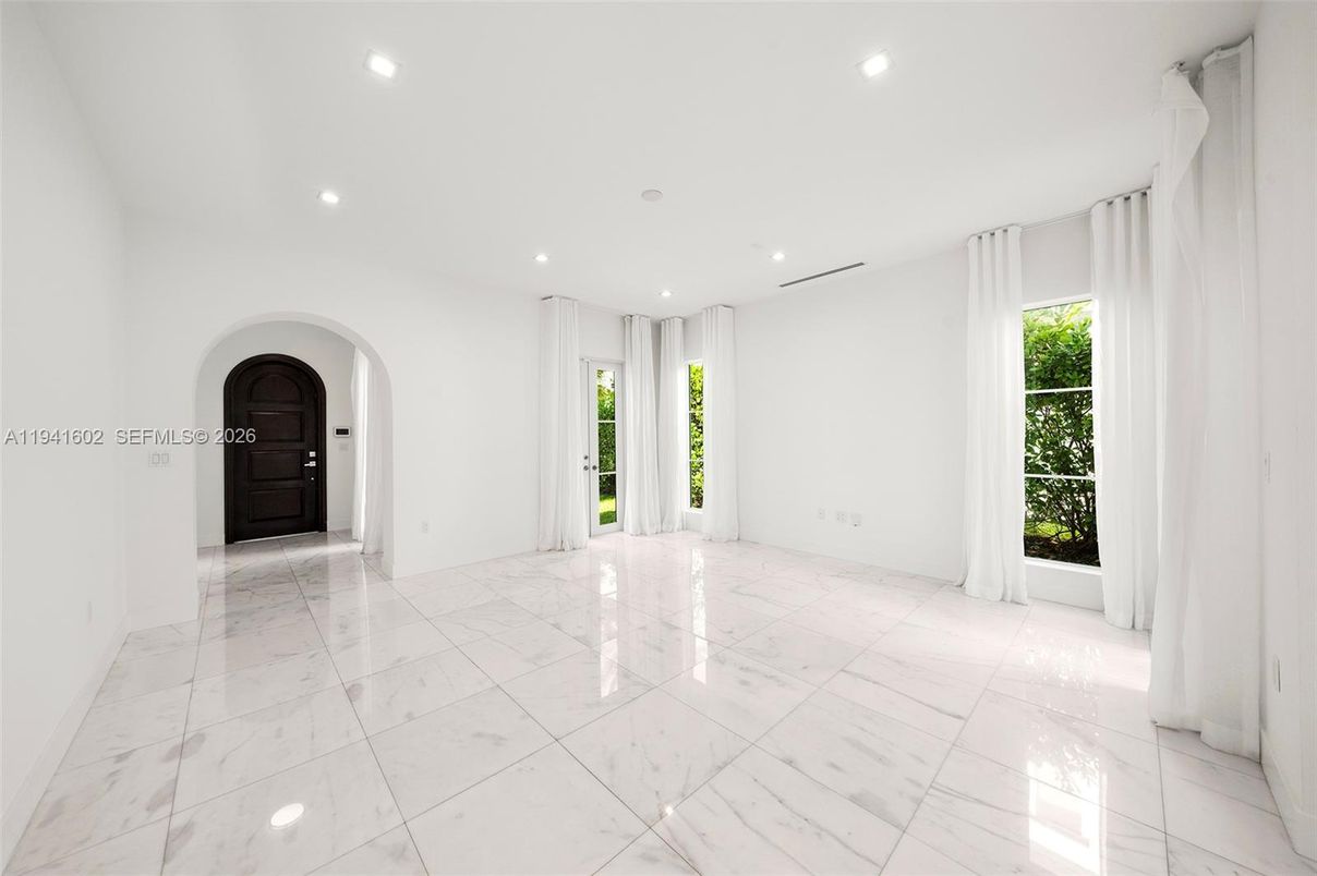 Empty room, Interior, Marble, Recessed Lighting