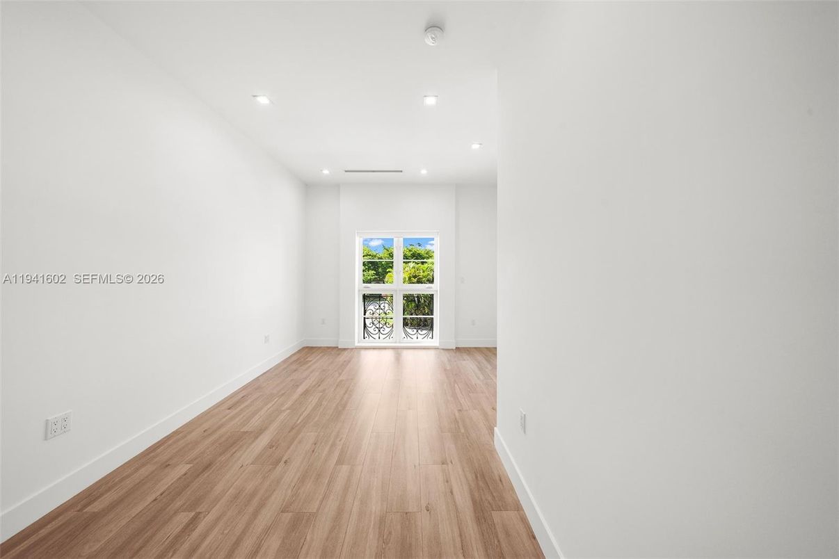 Empty room, Interior, Recessed Lighting, Wood Texture Flooring