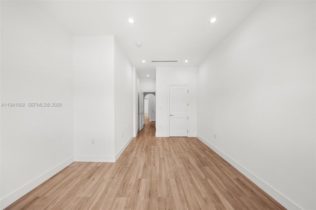 Empty room, Interior, Recessed Lighting, Wood Texture Flooring