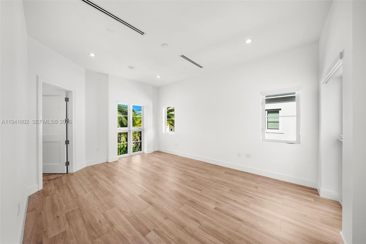 Empty room, Interior, Recessed Lighting, Wood Texture Flooring