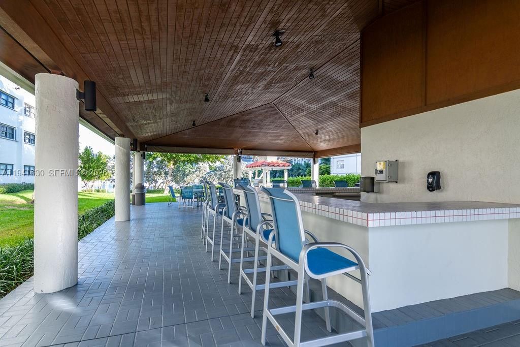 Exterior, Outdoor Kitchen