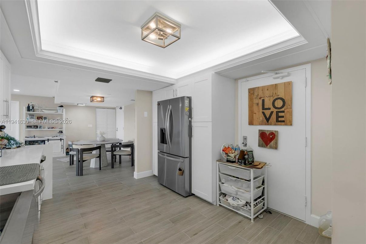 Dining room, Interior, Kitchen, Recessed Lighting, Wood Texture Flooring