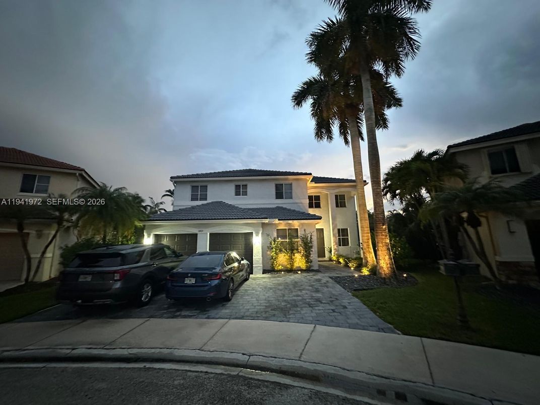 Attached, Exterior, Facade, Mediterranean