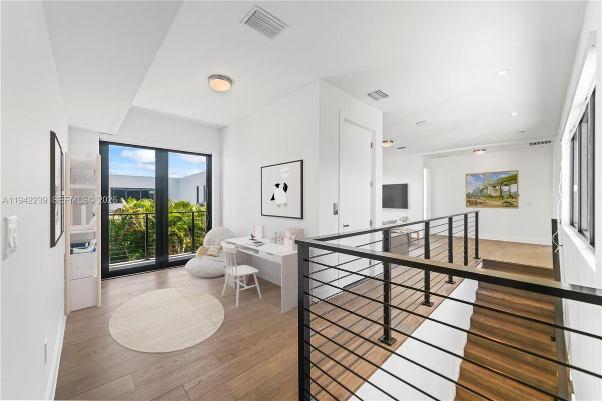 Interior, Recessed Lighting, Wood Texture Flooring