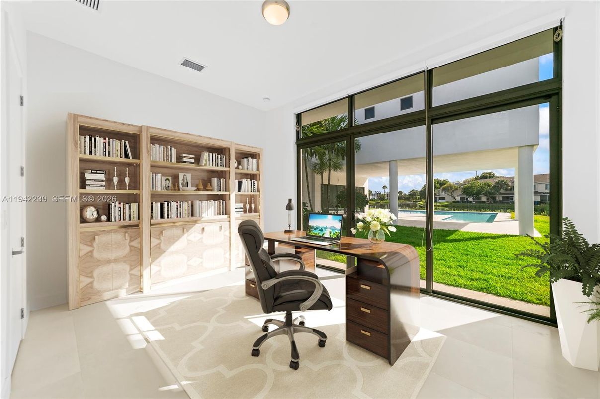Home Office, Interior