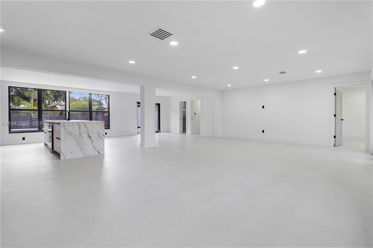 Empty room, Interior, Recessed Lighting