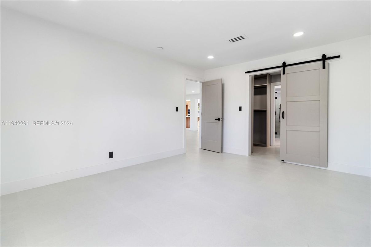 Empty room, Interior, Recessed Lighting