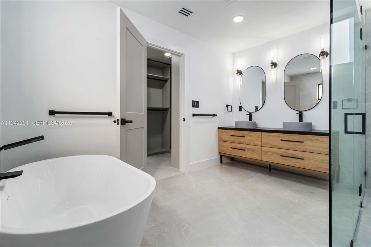 Bathroom, Dual Sink Vanities, Free Standing Baths, Interior, Recessed Lighting