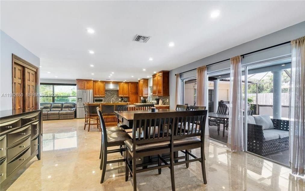 Dining room, Interior, Kitchen, Recessed Lighting, Stainless Steel Appliances