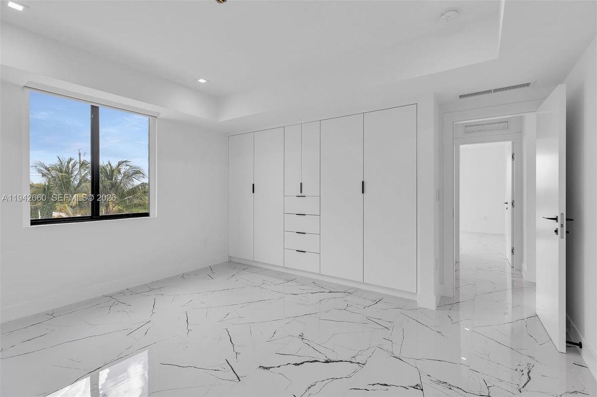 Empty room, Interior, Marble, Recessed Lighting