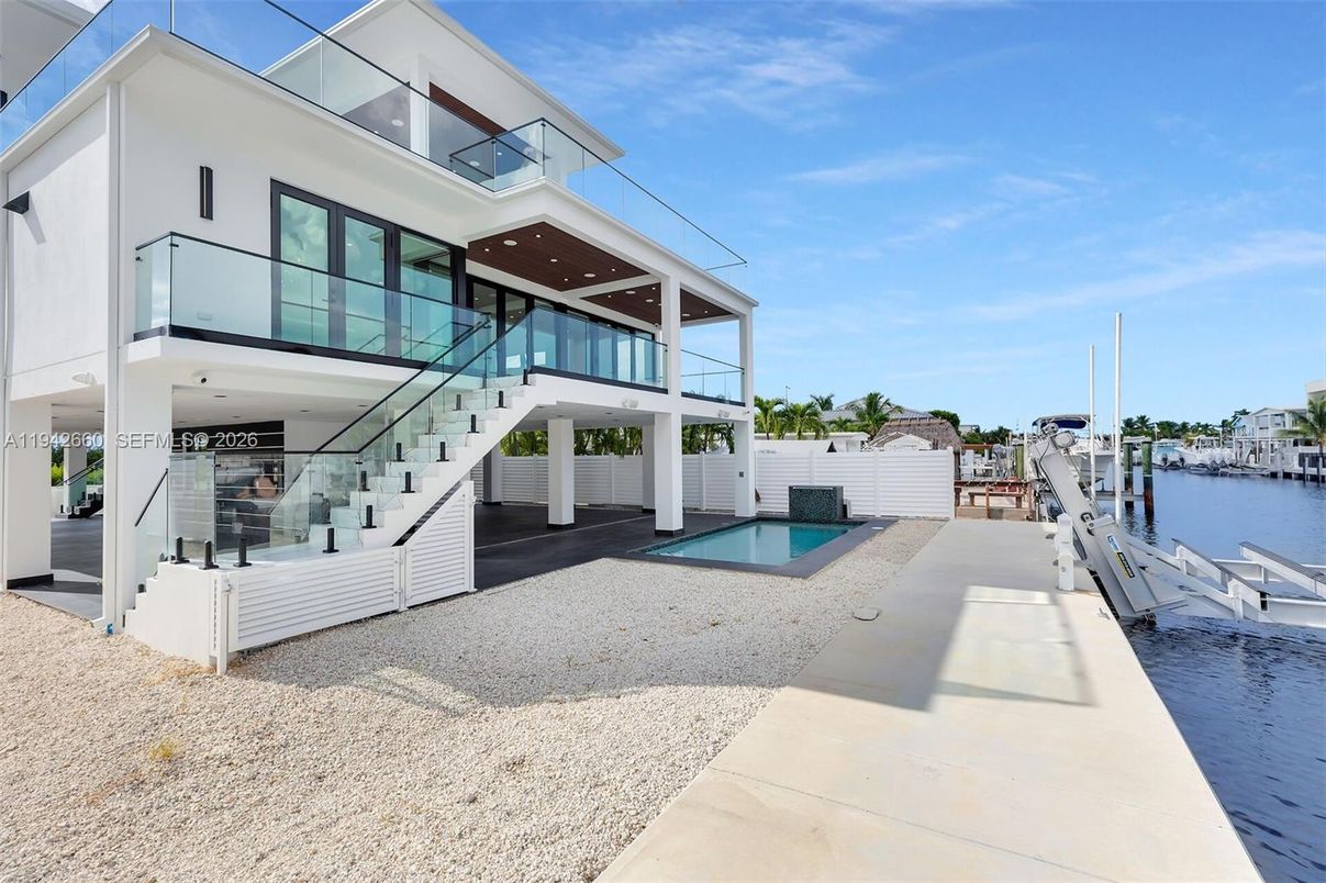 Exterior, Pool, Water