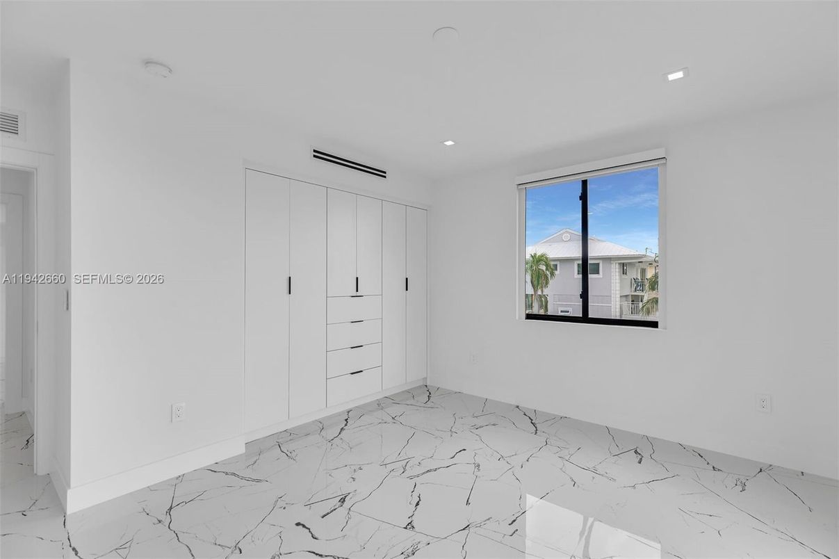 Empty room, Interior, Marble, Recessed Lighting