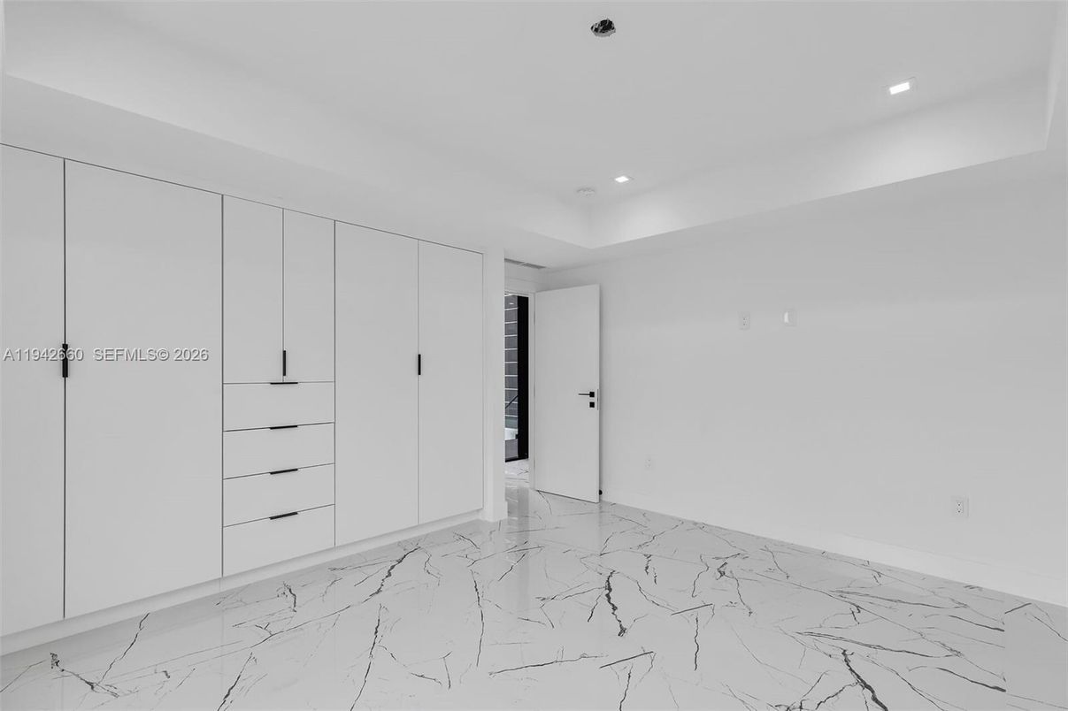 Empty room, Interior, Marble, Recessed Lighting