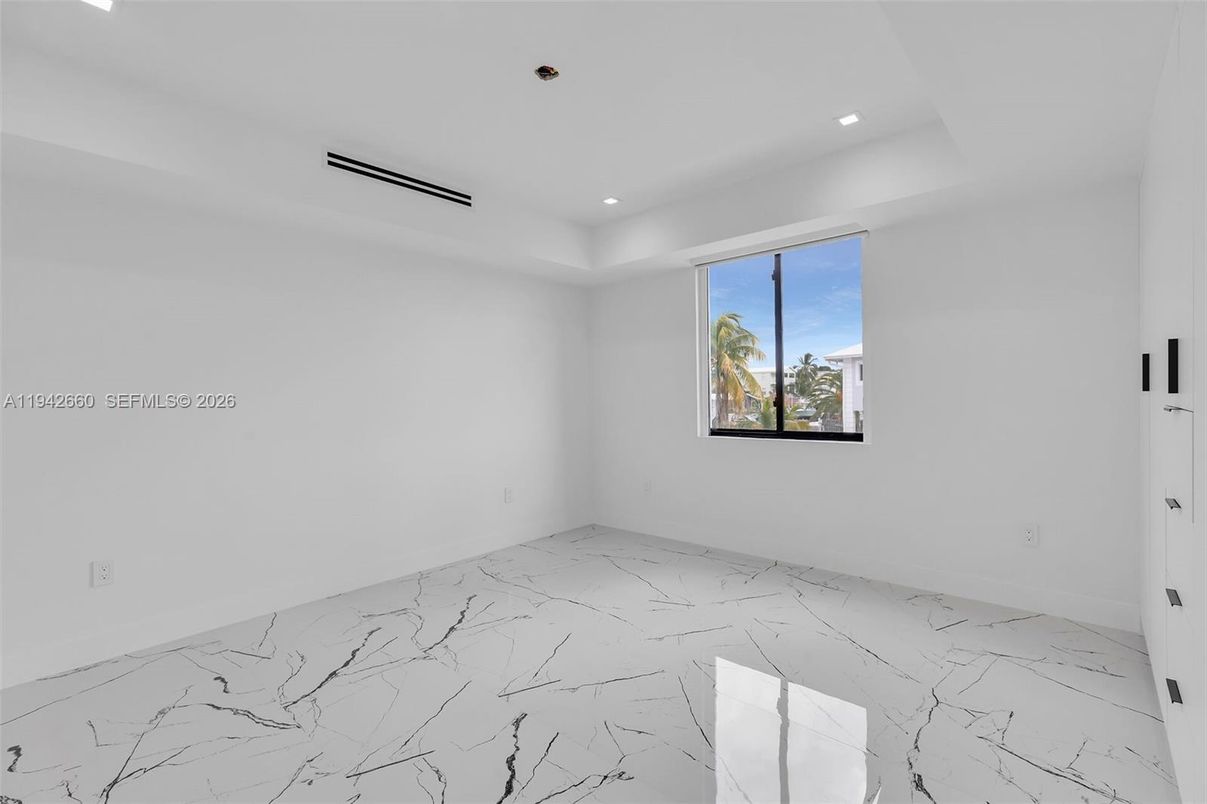Empty room, Interior, Marble, Recessed Lighting