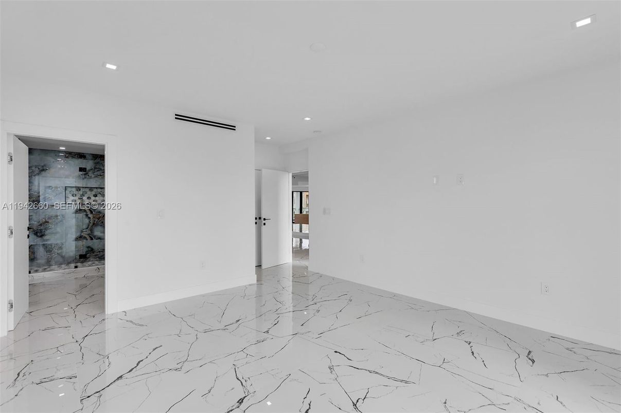 Empty room, Interior, Marble, Recessed Lighting