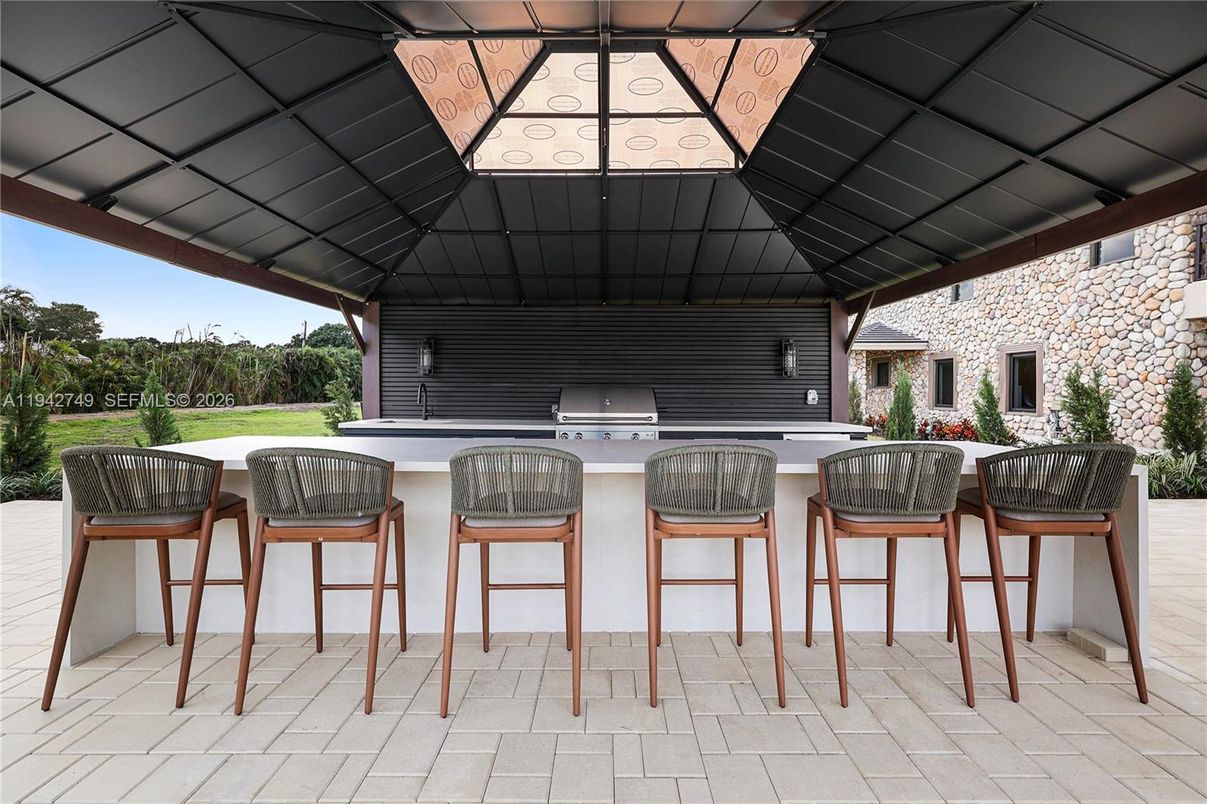 Exterior, Outdoor Kitchen