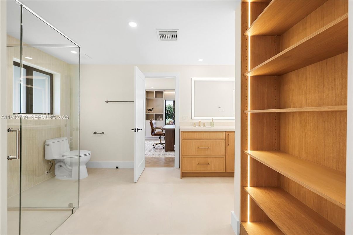 Bathroom, Interior, Recessed Lighting