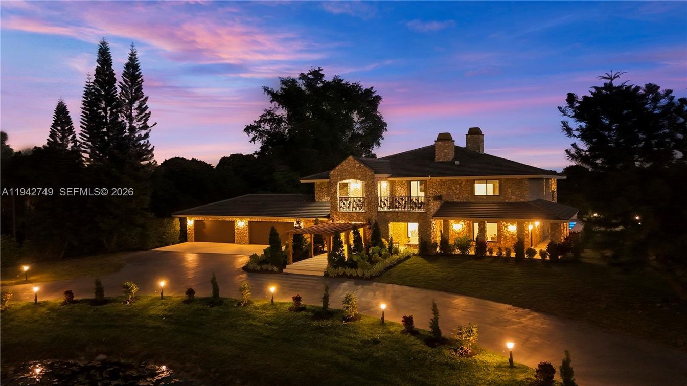 Attached, Backyard, Exterior, Facade, French Provincial