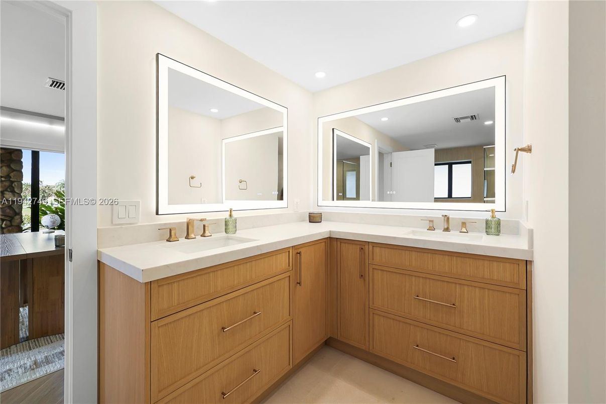 Bathroom, Dual Sink Vanities, Interior, Recessed Lighting