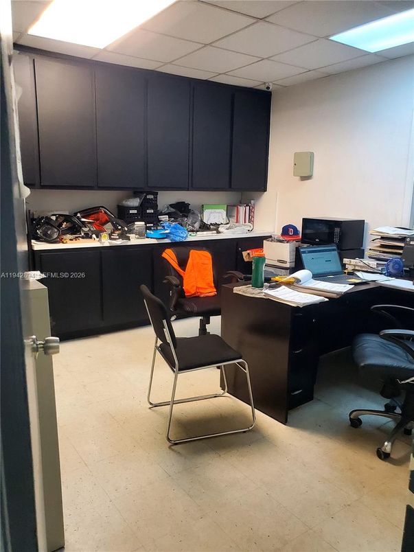 Home Office, Interior