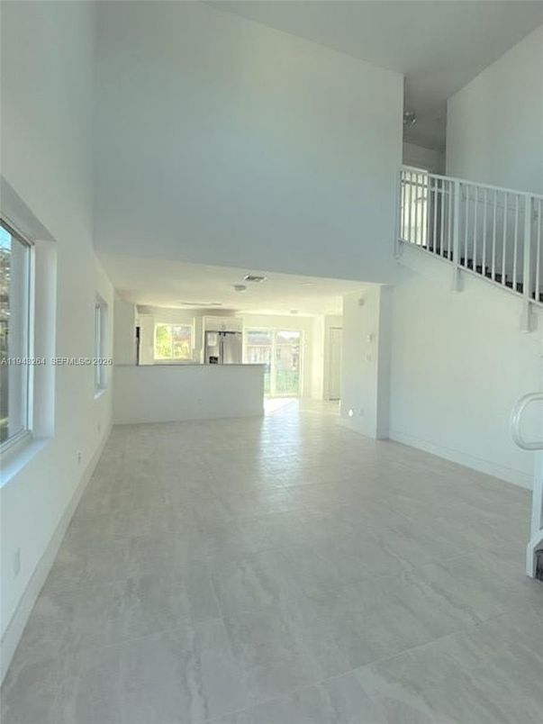 Empty room, Interior