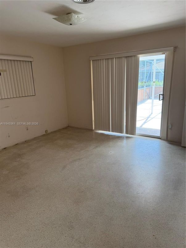 Empty room, Interior