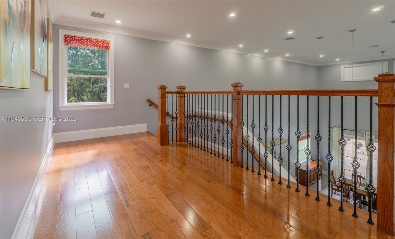 Interior, Recessed Lighting, Wood Texture Flooring