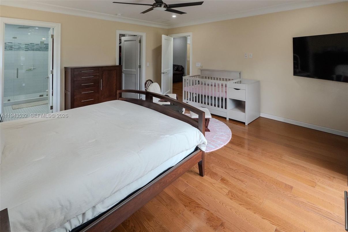 Bathroom, Bedroom, Interior, Recessed Lighting, Wood Texture Flooring