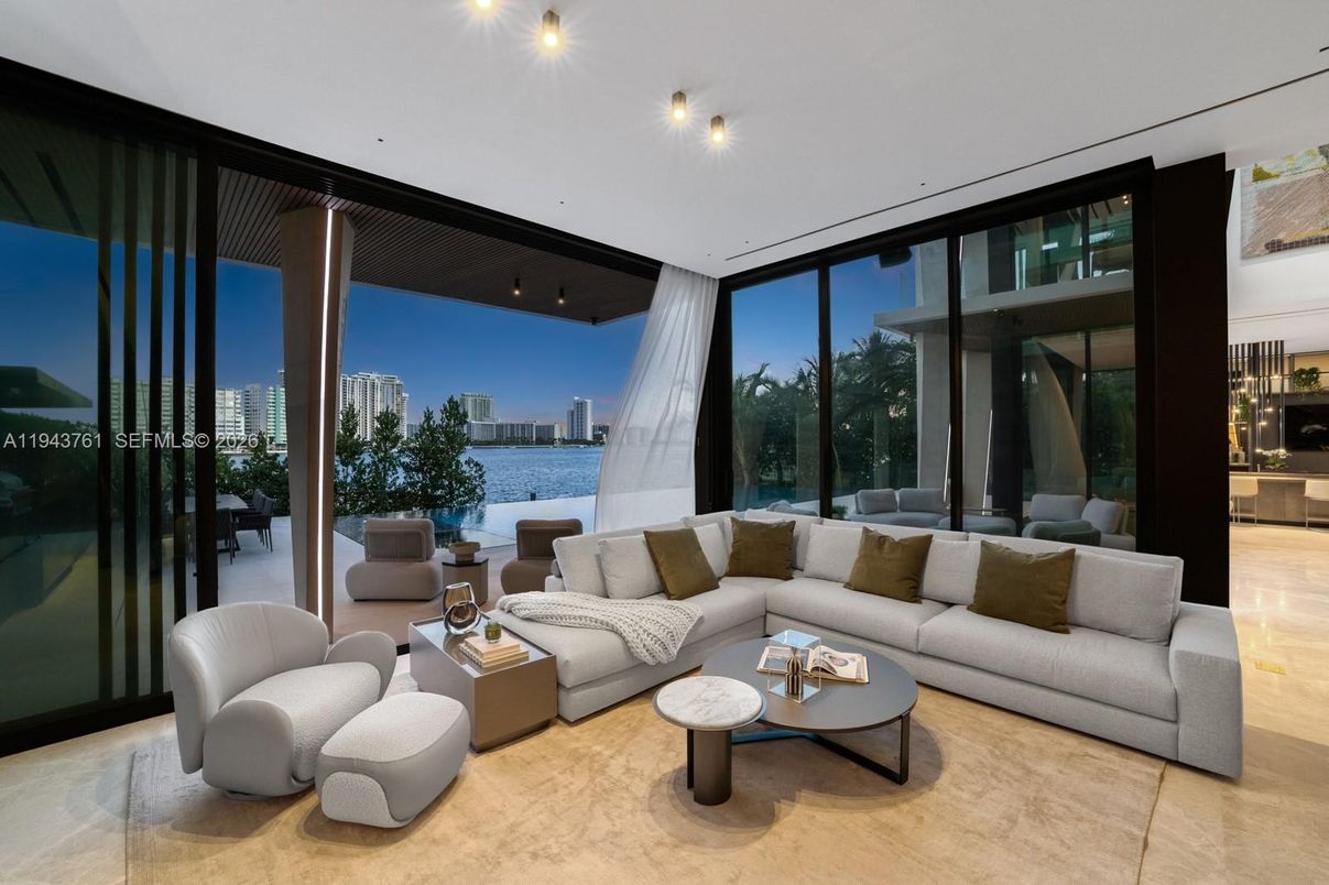 Interior, Living room, Recessed Lighting, Water