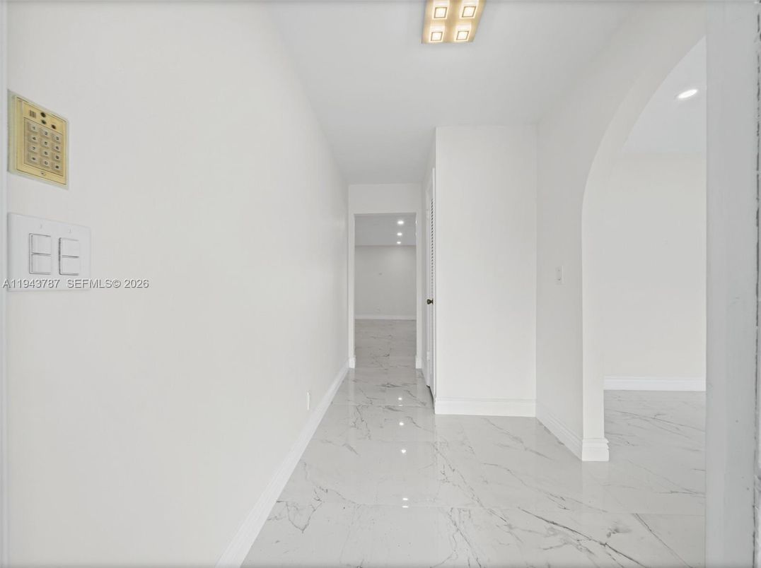 Empty room, Interior, Marble, Recessed Lighting