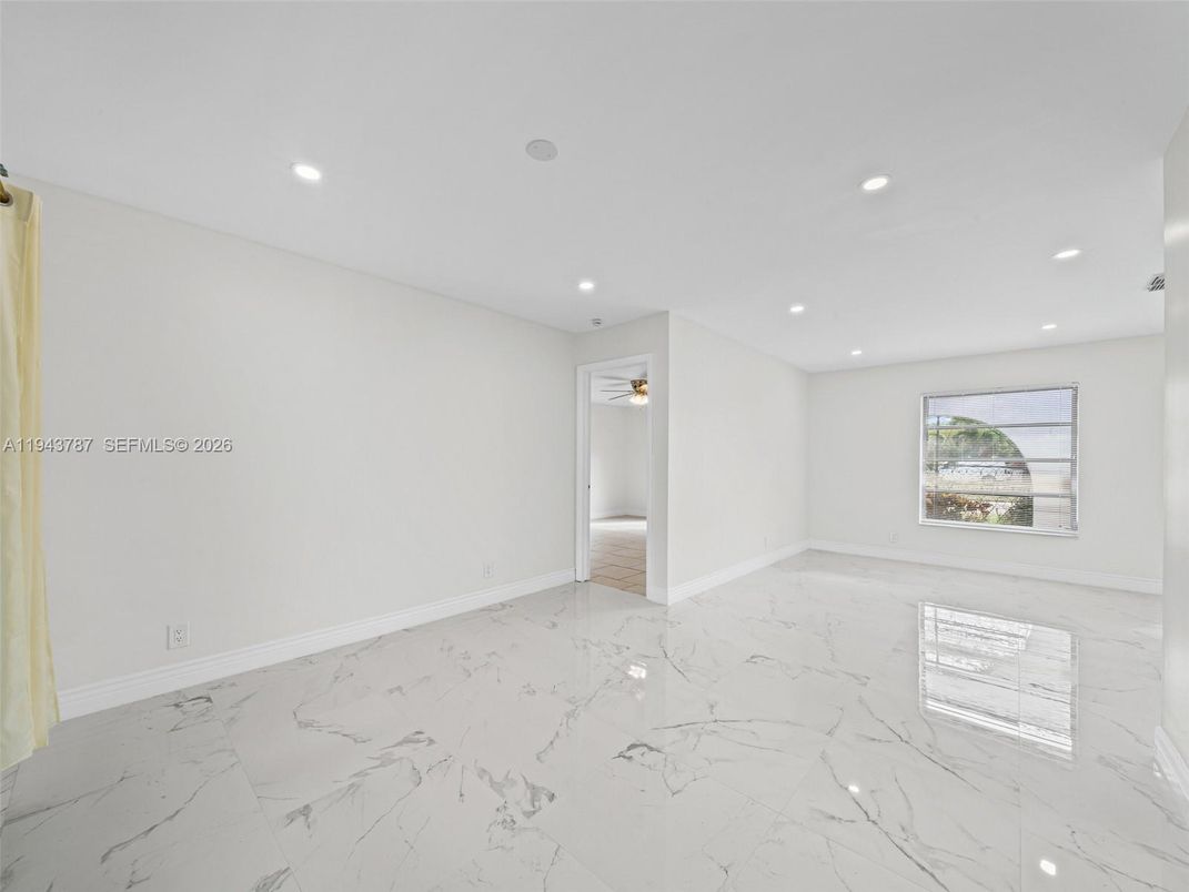Empty room, Interior, Marble, Recessed Lighting