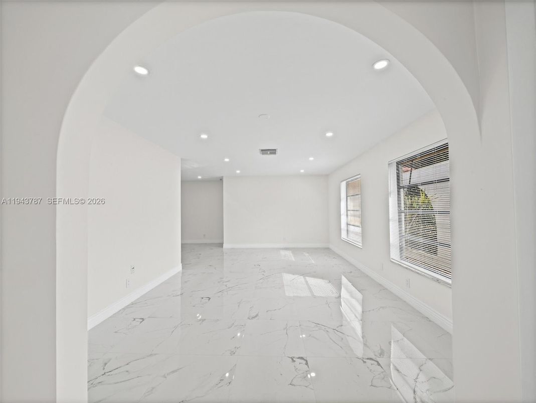 Empty room, Interior, Marble, Recessed Lighting