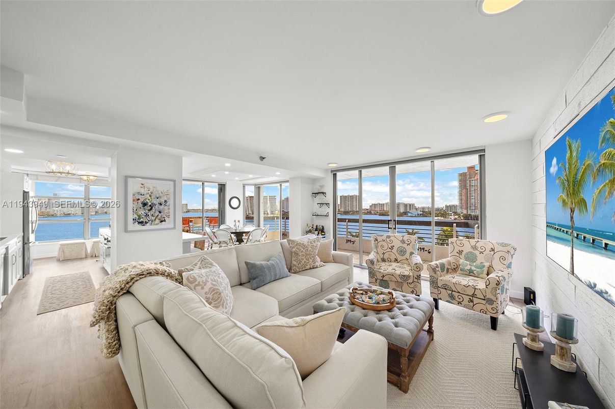 Dining room, Interior, Living room, Recessed Lighting, Water