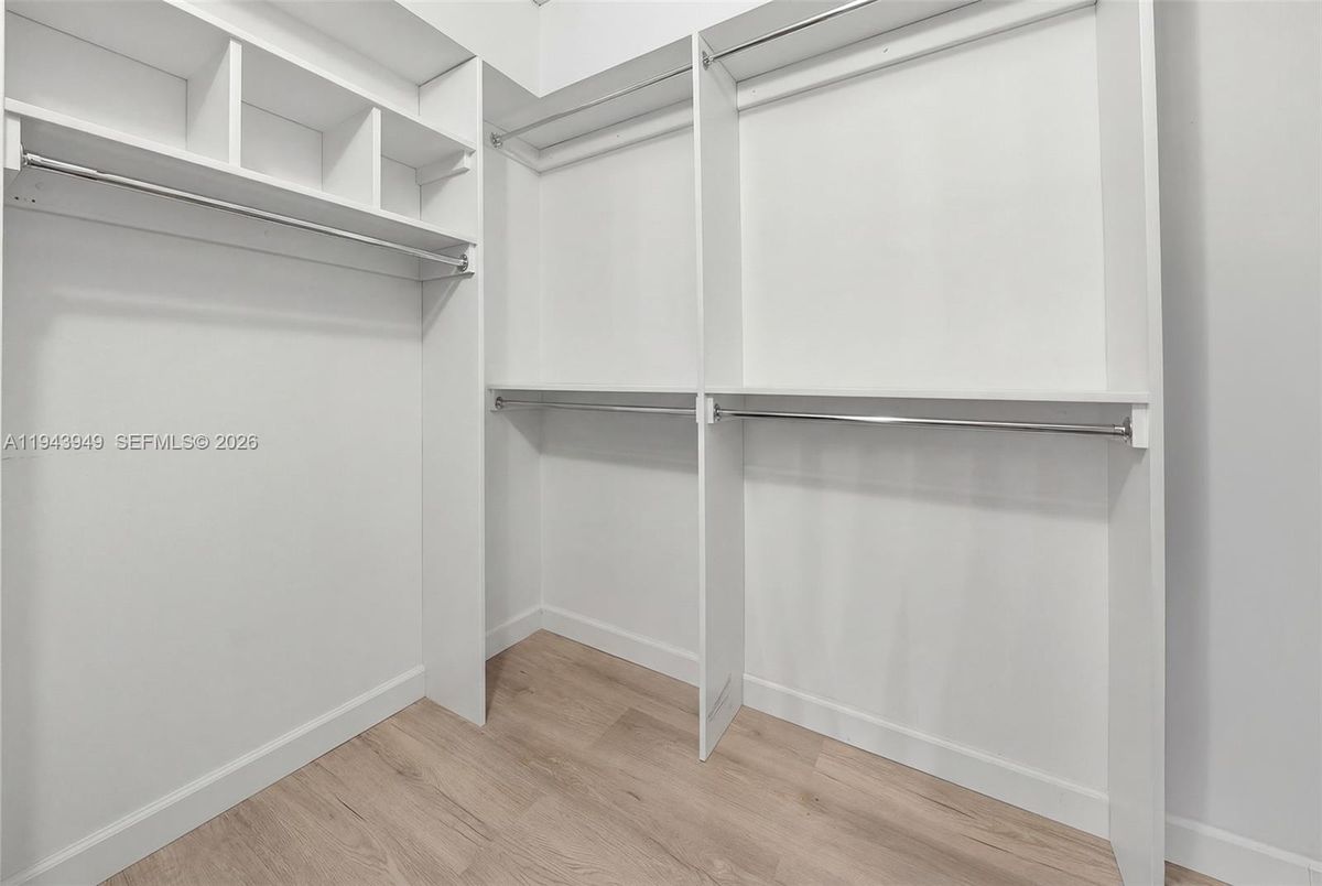 Interior, Walk-in Closets, Wood Texture Flooring
