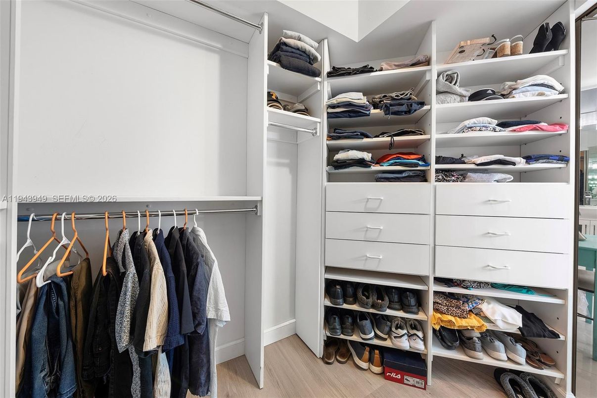 Interior, Walk-in Closets, Wood Texture Flooring