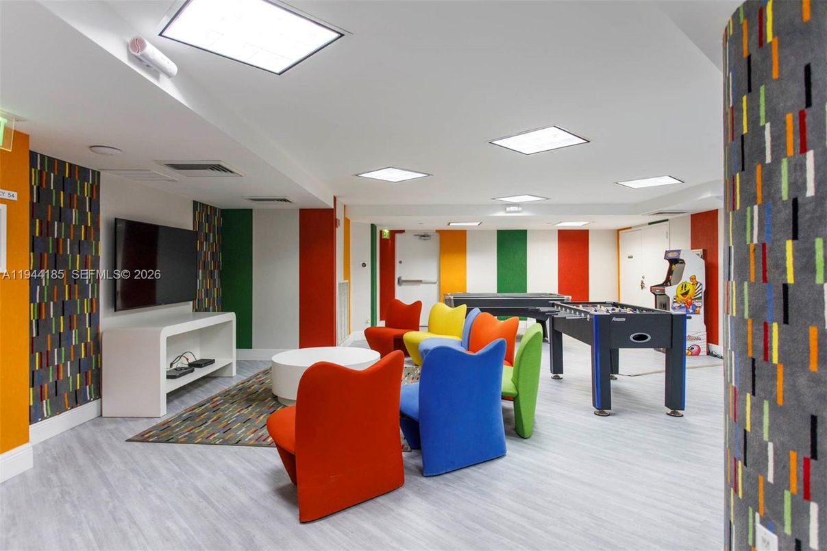 Game Room, Interior, Recessed Lighting