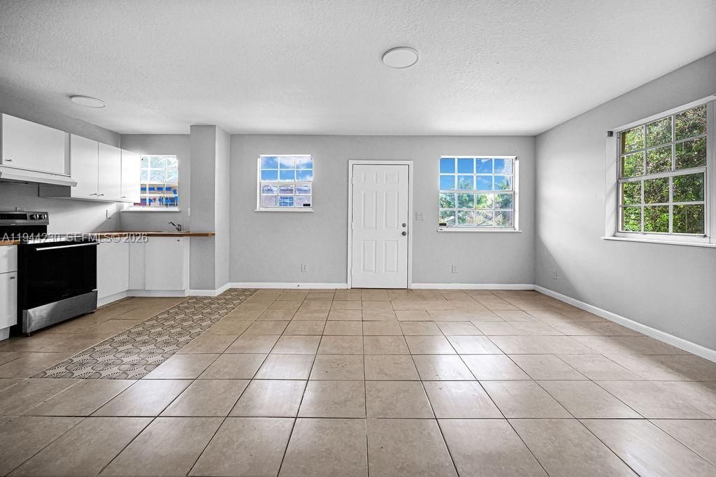 Empty room, Interior, Kitchen, Recessed Lighting