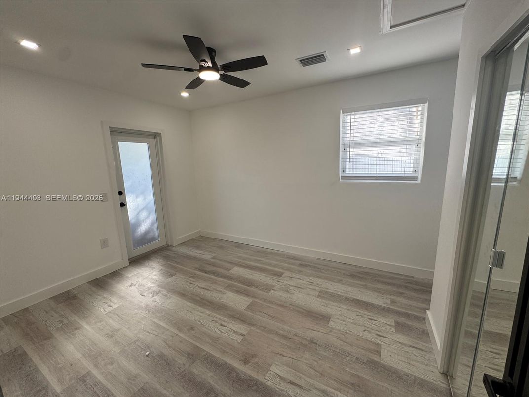 Empty room, Interior, Recessed Lighting, Wood Texture Flooring