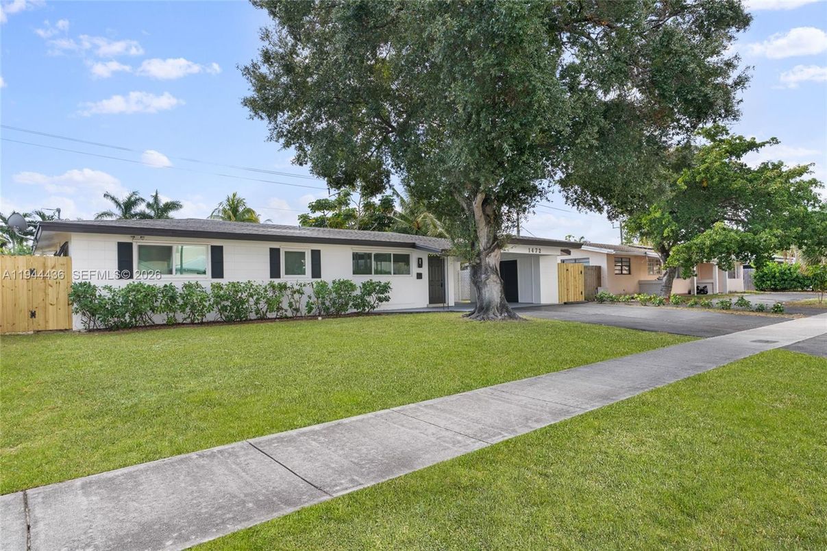 Backyard, Exterior, Facade, Ranch