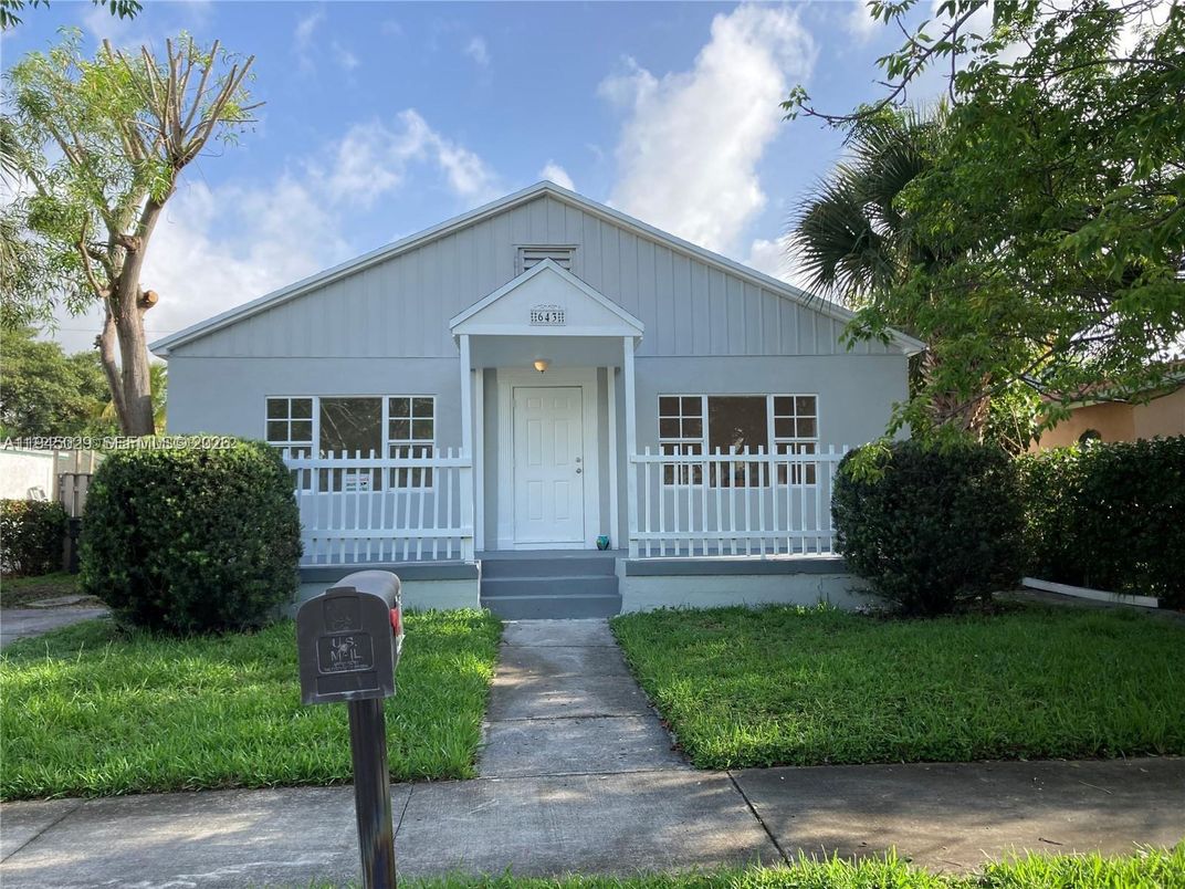 Exterior, Facade, None