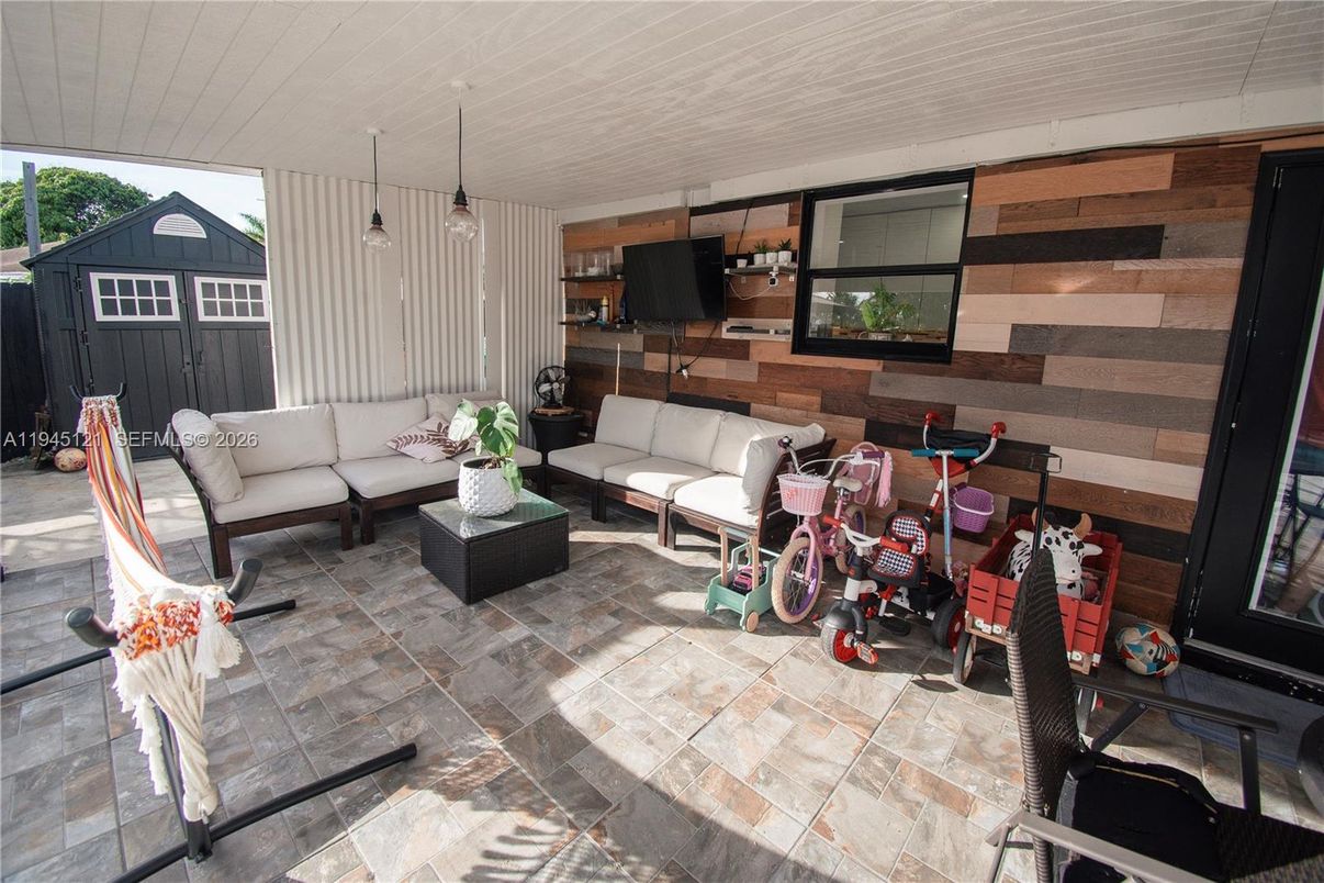 Exterior, Pendant Lights